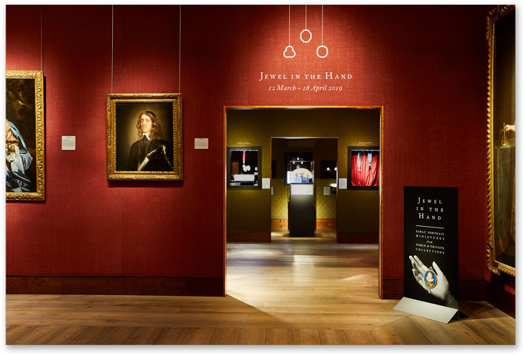 Jewel In The Hand Exhibition 1 - Interior Design (800x800), Png Download