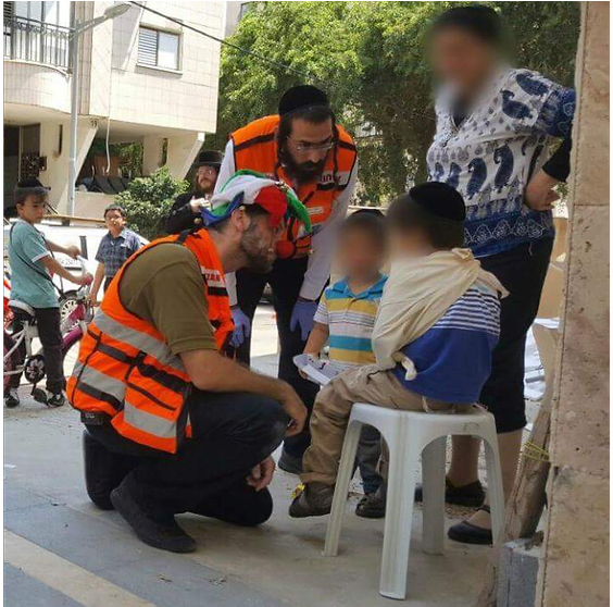Medic Dons Clown Costume To Treat Israeli Boy Hit By - Toddler (991x557), Png Download