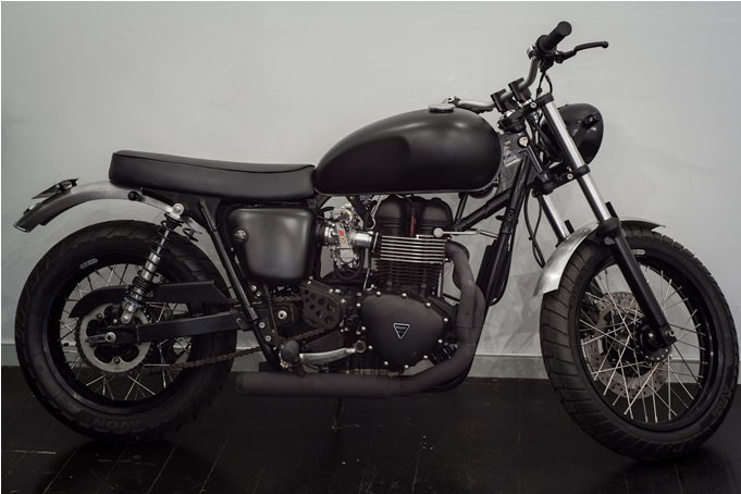 Triumph 92 Hero - Charcoal Black Motorcycle (680x600), Png Download