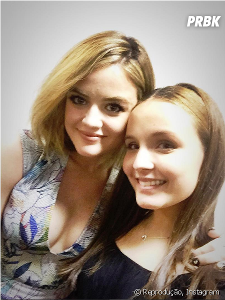Larissa Manoela Já Tietou Lucy Hale, De &quot - Montagens De Fotos Pll (950x599), Png Download