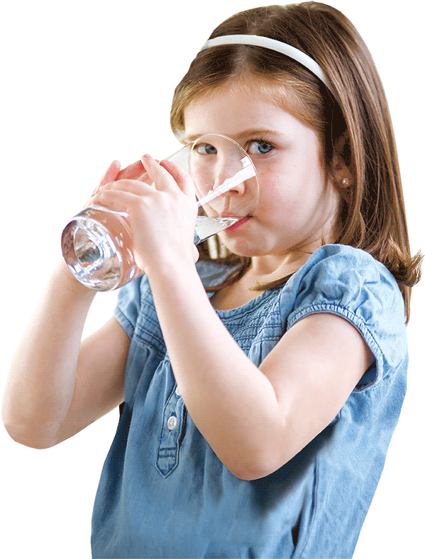 Aviana Drinking Purified Clear Water - Girl (662x800), Png Download